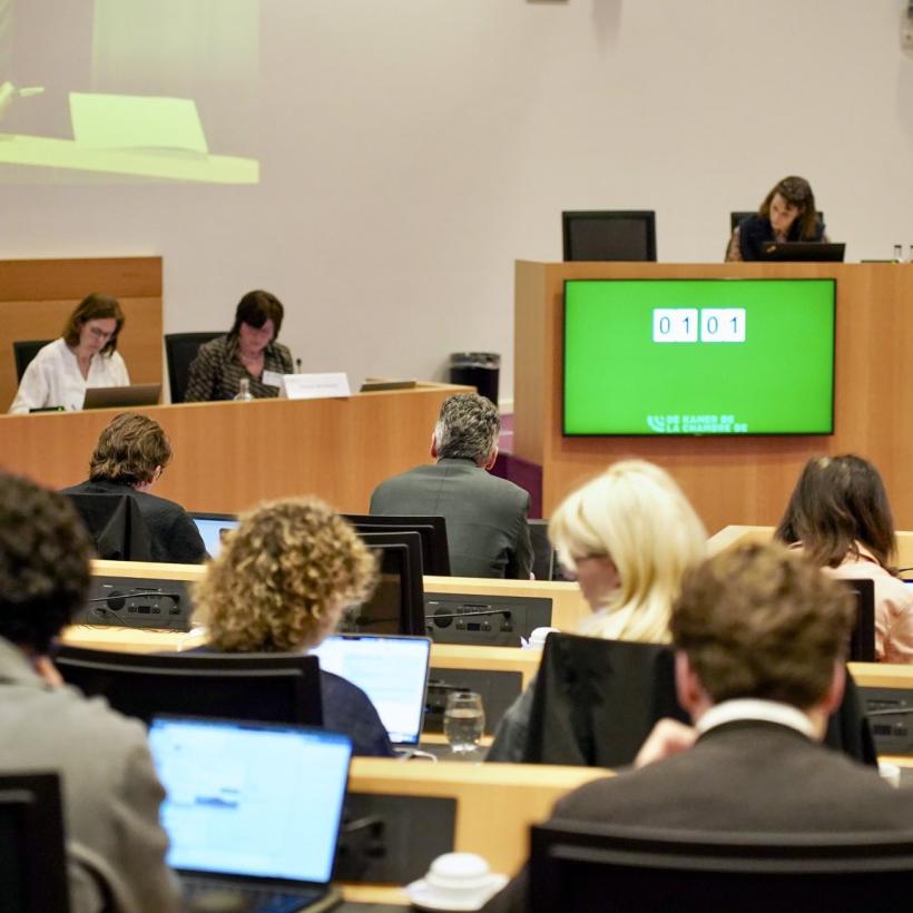 Séance lors des auditions des spécialistes pensions et des syndicats au Parlement