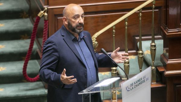 Gaby Colebunders, député PTB, au parlement. 