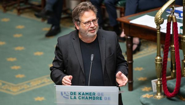 Marco Van Hees, député PTB, au parlement.