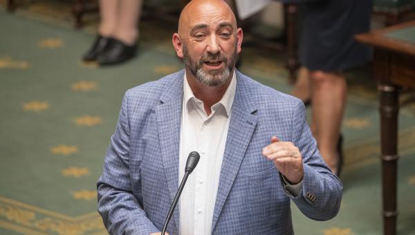 Gaby Colebunders, député PTB, au parlement.