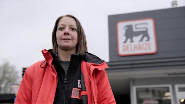 Silke, travailleuse chez Delhaize depuis ses 18 ans.