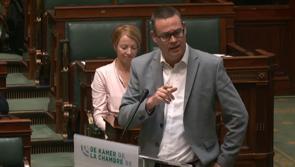 Raoul Hedebouw in het parlement