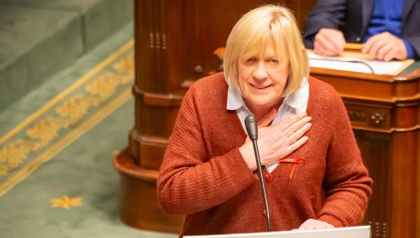 Maria Vindevoghel spreekt de Kamer toe