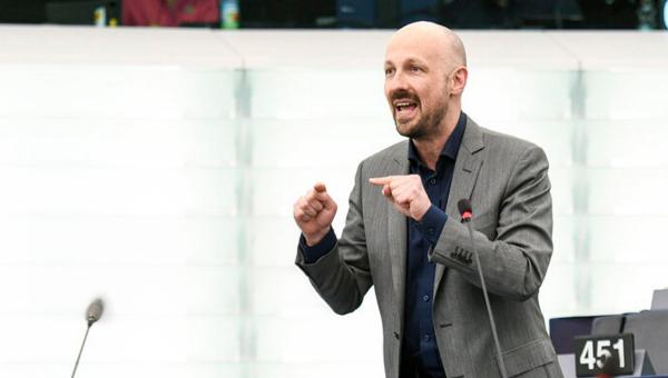 Marc Botenga in het Europees parlement.