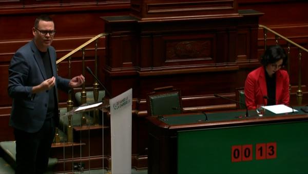 Raoul Hedebouw interpelle la Chambre