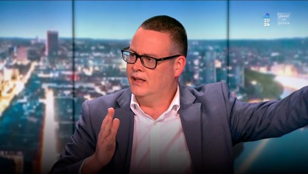 Raoul Hedebouw sur le plateau de la RTBF.