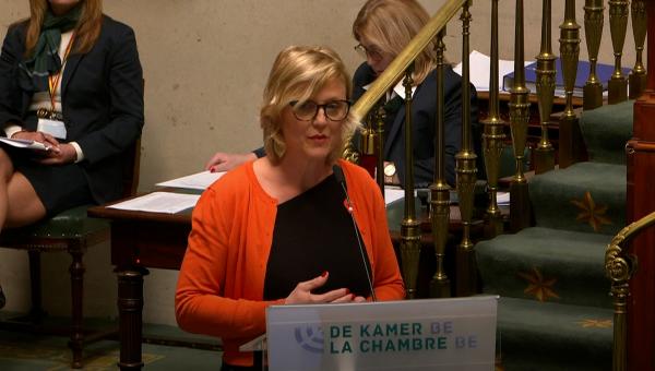 Sofie Merckx pendant son intervention à la Chambre