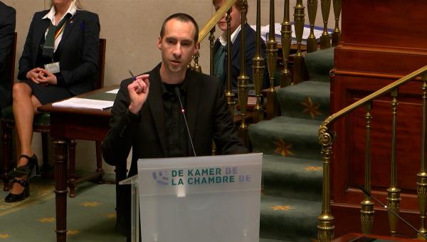Robin Tonniau tijdens zijn tussenkomst in de Kamer