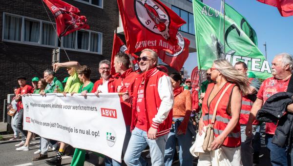 Foto van een vakbondsbetoging in Antwerpen.