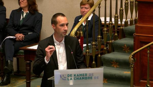 Robin Tonniau tijdens zijn tussenkomst in de Kamer