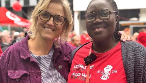 Sofie Merckx rencontre Julienne, aide-soignante, à la manifestation des soins le 22 mai 2025