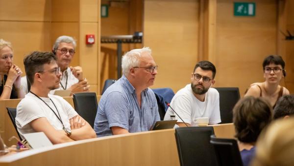 Peter Mertens en Commission à la Chambre.