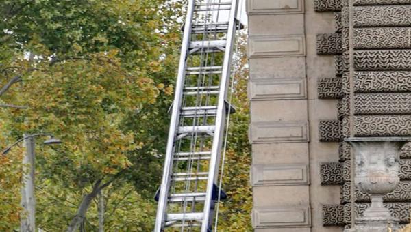 Le monte-charge utilisé par les cambrioleurs du Louvre
