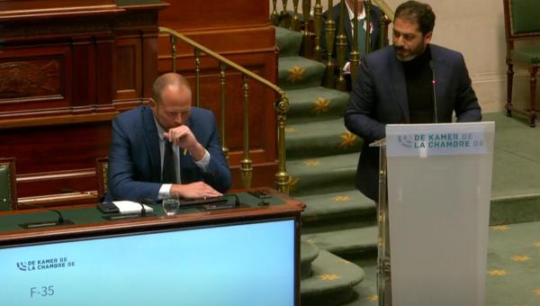 Nabil Boukili face à Theo Francken à la Chambre