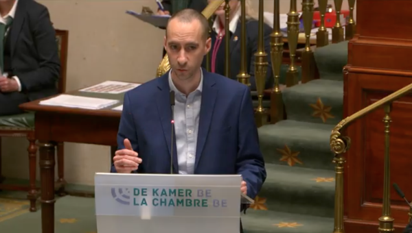 Robin Tonniau tijdens zijn tussenkomst in de Kamer