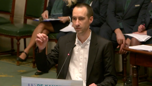 Robin Tonniau tijdens zijn tussenkomst in de Kamer