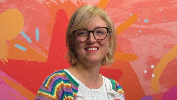 Sofie Merckx regarde la caméra