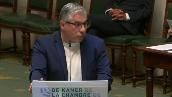 Roberto D'Amico intervient à la Chambre.