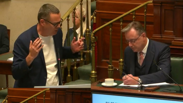 Raoul Hedebouw pendant son intervention à la Chambre, face à Bart De Wever